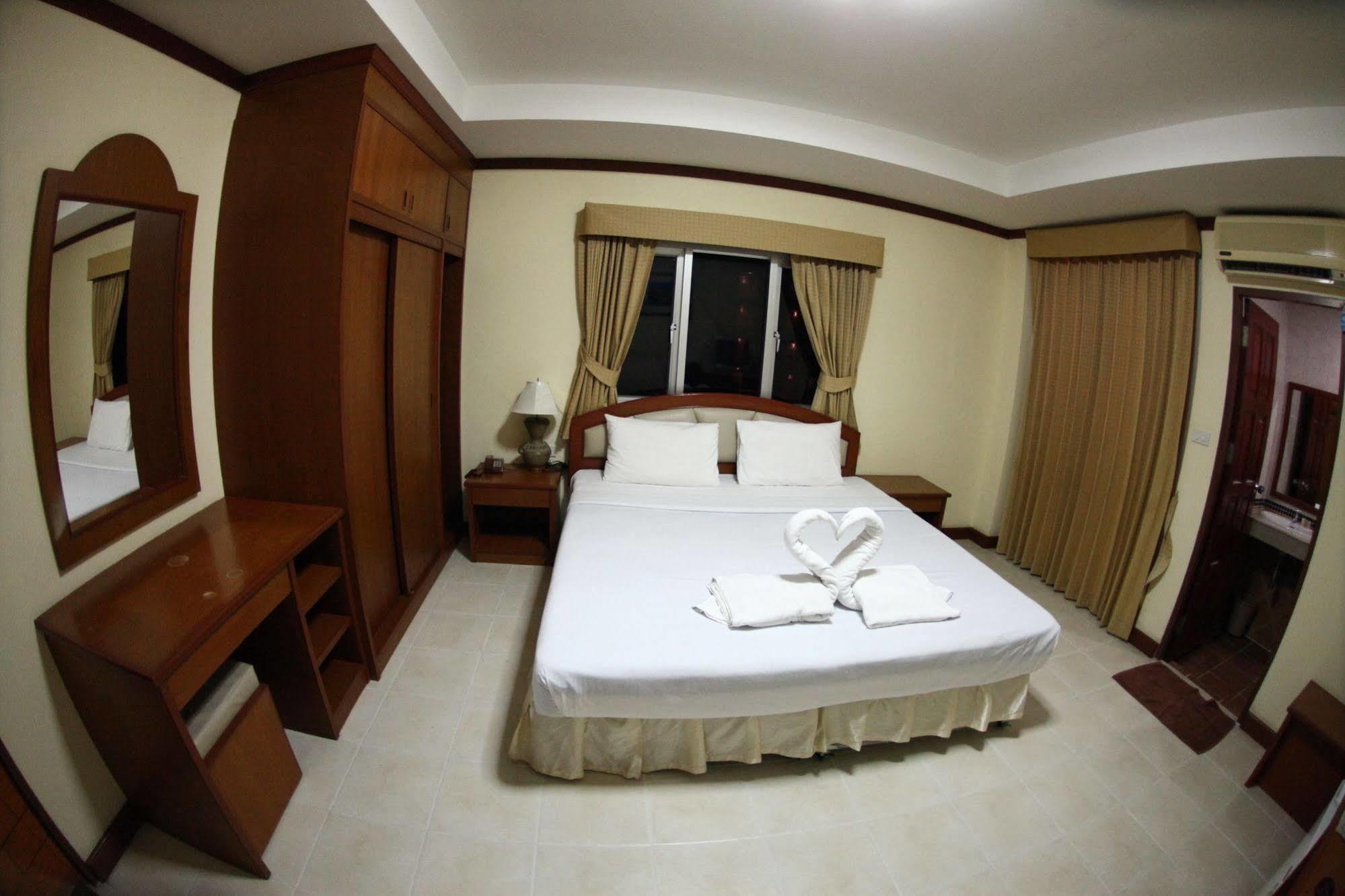 เปรี้ยวหวาน เกสท์เฮาส์ Hotel Patong ภายนอก รูปภาพ