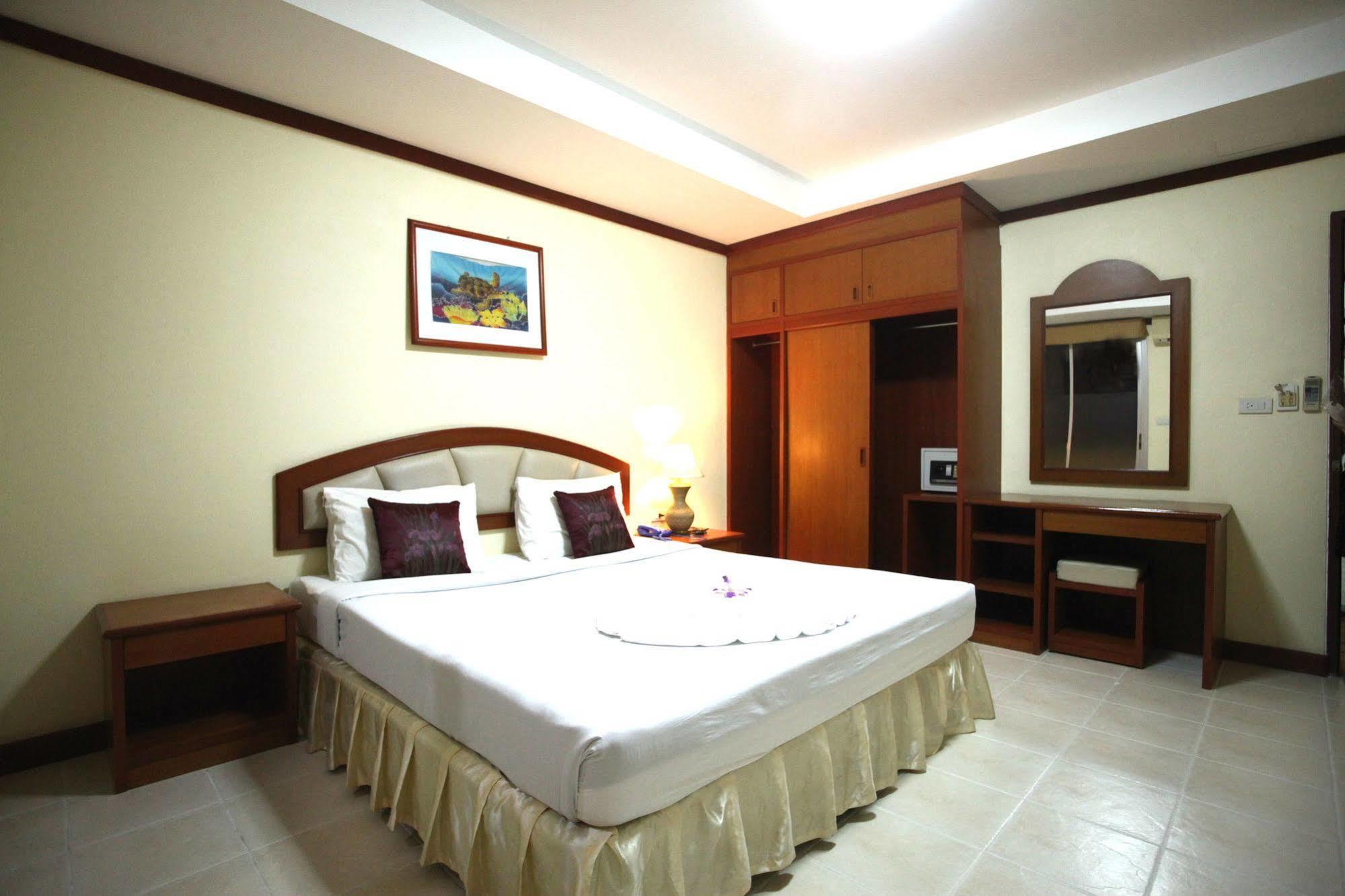 เปรี้ยวหวาน เกสท์เฮาส์ Hotel Patong ภายนอก รูปภาพ