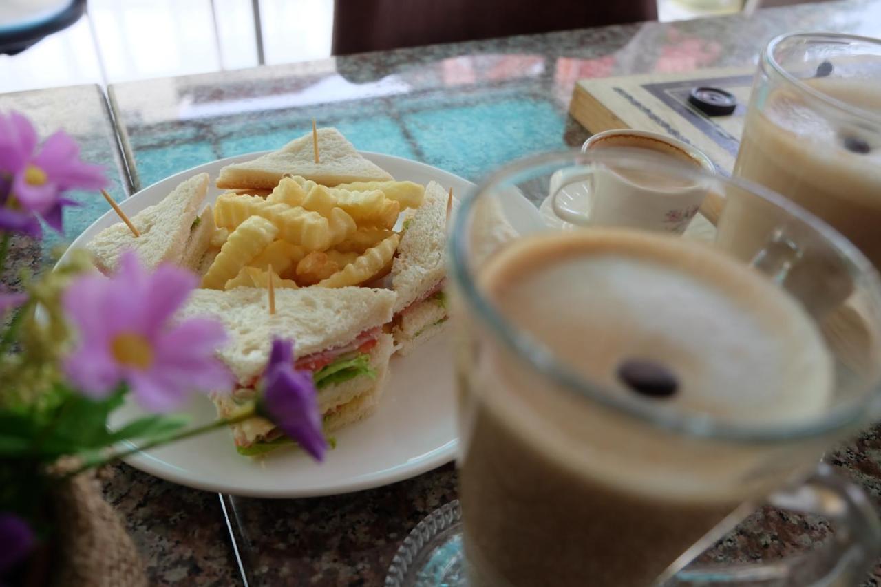 เปรี้ยวหวาน เกสท์เฮาส์ Hotel Patong ภายนอก รูปภาพ