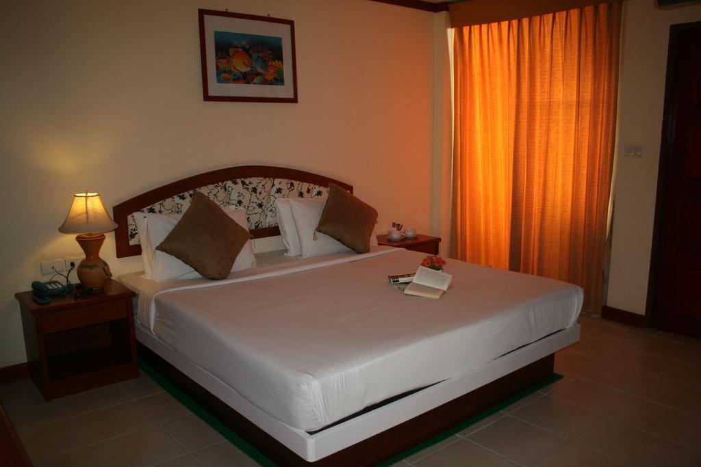 เปรี้ยวหวาน เกสท์เฮาส์ Hotel Patong ภายนอก รูปภาพ
